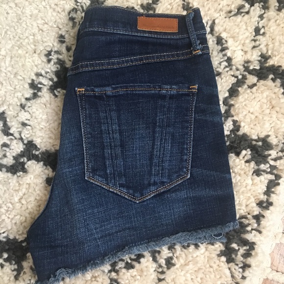 Abercrombie and Fitch High-Wasted Shorts - Picture 3 of 6